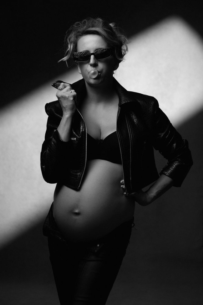 Graceful maternity photoshoot in white styling