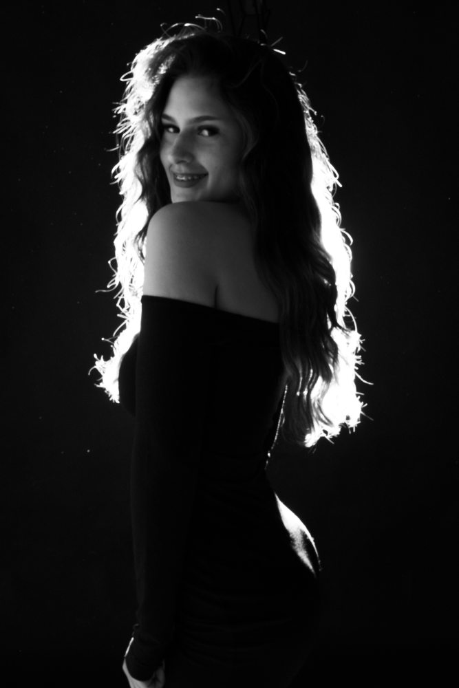 Graceful woman portrait session